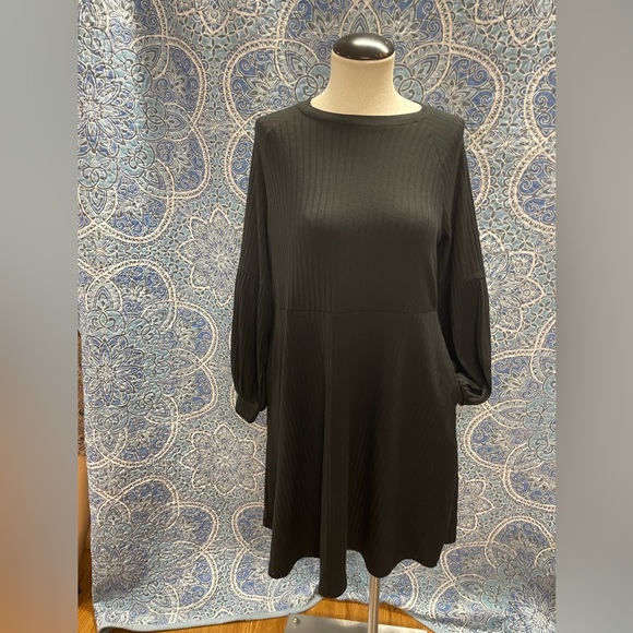 Long sleeve black rib dress w/pockets - Picture 3 of 12